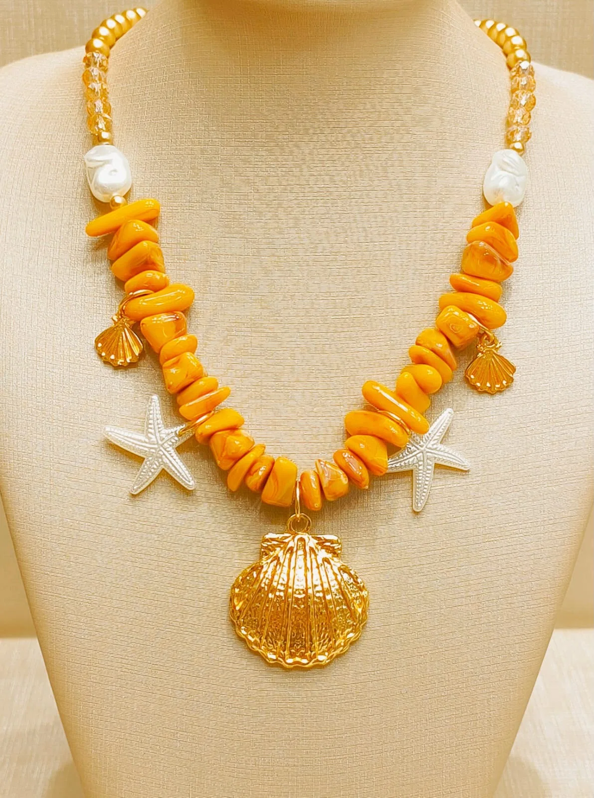 Colar Concha Dourada Laranja